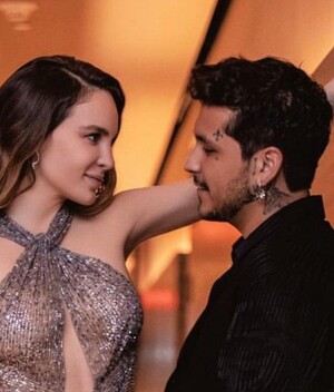 Belinda y Christian Nodal le dan la bienvenida al 2022 en Colombia. (Foto: Instagram).