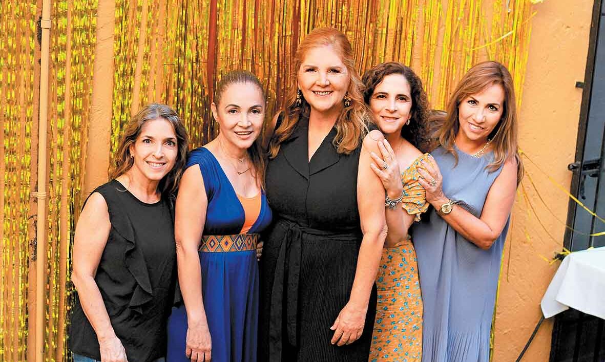 Ale Barreiro, Silvia de Carrillo, Laura Acevedo, Miriam Galue y Verónica de la Garza / Fotos: José Chang