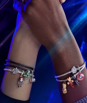Pandora lanza colección con Marvel.