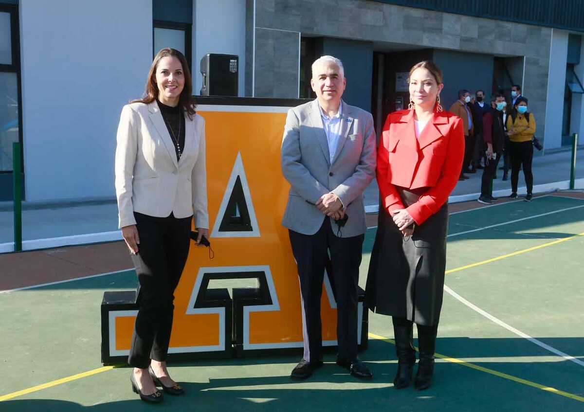 Yolanda Cárdenas, Lester García y Lesly G. Novak