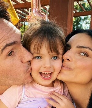 Aislinn Derbez y Mauricio Ochmann. (Foto: Instagram).
