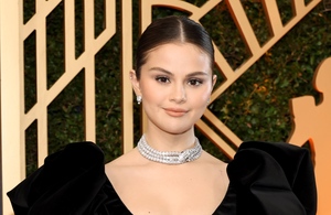 Selena Gomez y su vestido de terciopelo en los SAG Awards 2022 (Getty Images)