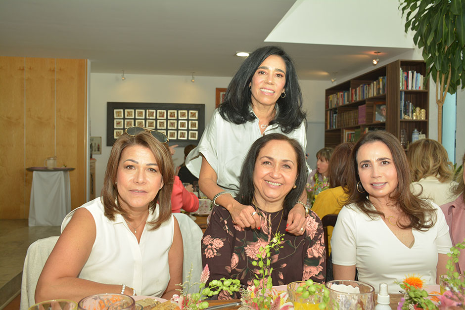 Adriana Ortiz, Gabriela Ramos, Cecilia Leysegi y Janina Gudiño
