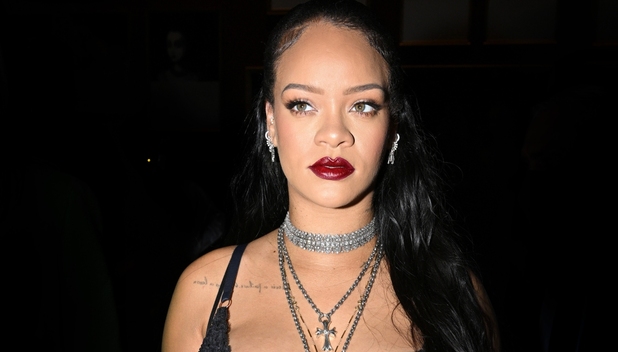 Rihanna se roba el show de Dior luciendo su embarazo en lencería (Foto: Instagram)