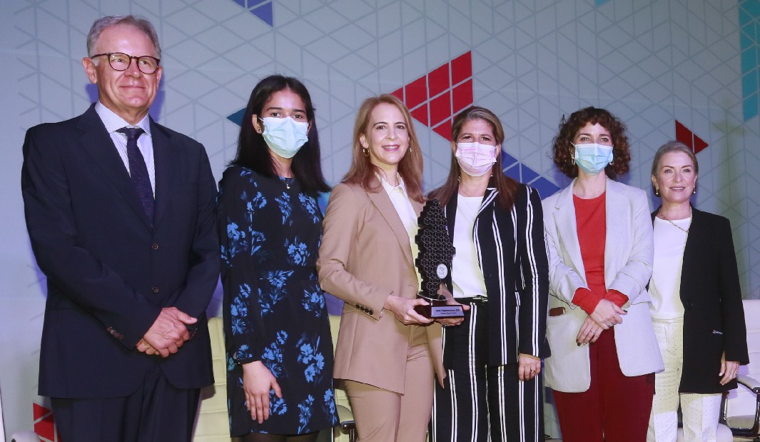 Ángel Cassan, Daniela Martínez, Carmen Garza , Martha Herrera, Ximena Peredo y Alicia Leal