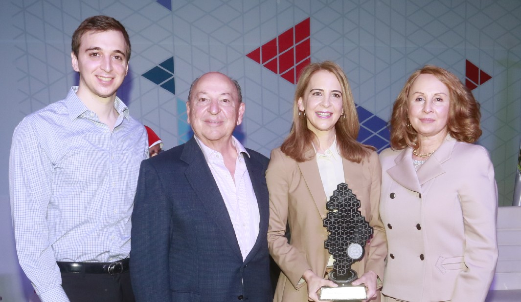 Antonio Salinas, Eduardo Garza, Carmen Garza y Carmen Junco de Garza