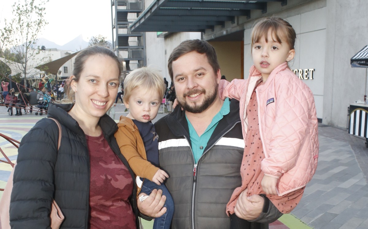 Lisa de Saldívar, Santiago Saldívar, Luis Saldívar y Regina Saldívar / Foto: Antonio Mireles