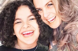 Lucerito Mijares comparte cómo se ve sin su cabello chino. (Foto: Instagram).
