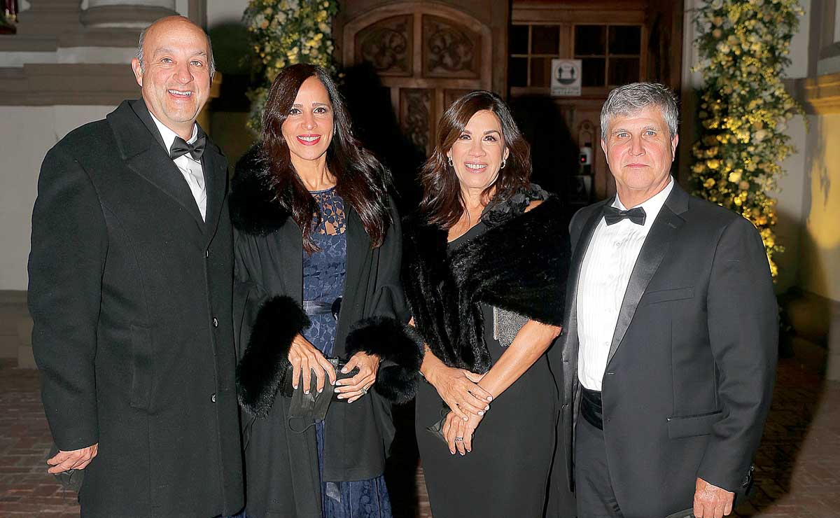 Sergio Gutiérrez, Lorena de Gutiérrez, Melva de Segura y Luis Segura / Fotos: Daniel Saldívar