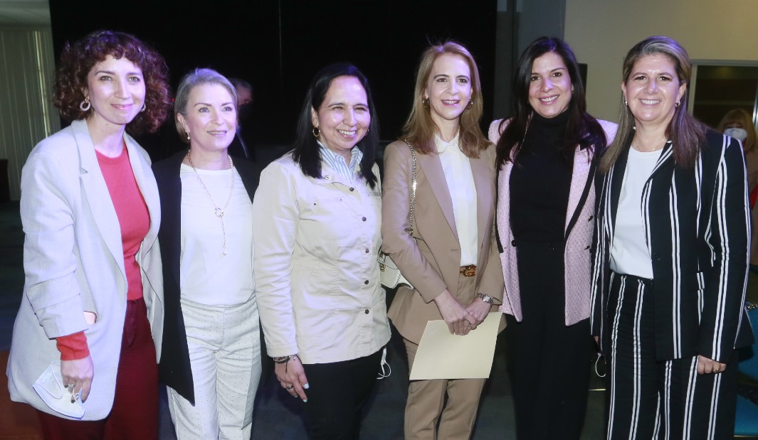 Ximena Peredo, Alicia Leal, Consuelo Bañuelos, Carmén Garza T, Lorenia Canavati y Martha Herrera