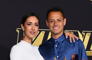 Chicharito Hernández y Nicole McPherson. (Foto: Getty Images).