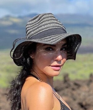 Martha Higareda y cómo combinar un bikini de dos colores. (Foto: Instagram).