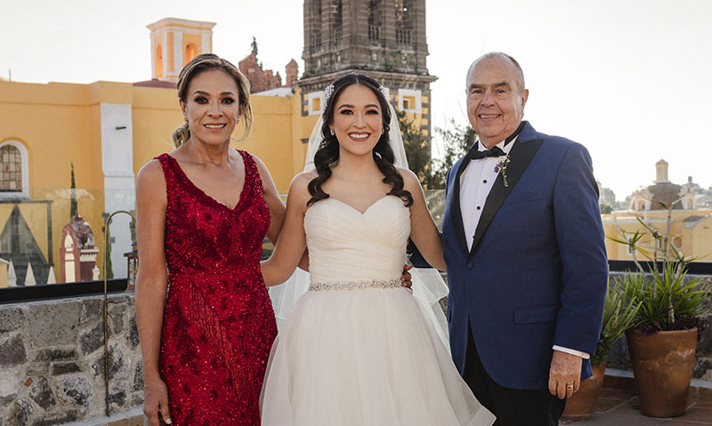 Marcela Molina, la novia y Raúl Castillo