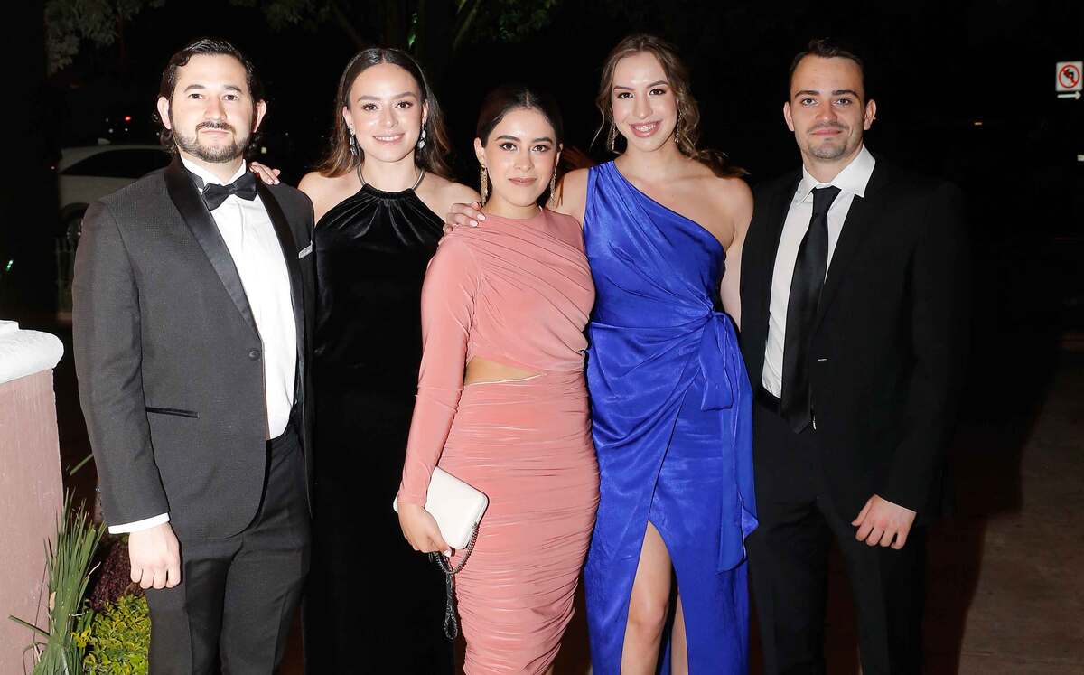 Adrián Cañamar, Mariana Delgado, Natalia Escobar, Andrea Grajeda y Andrew Gabbit