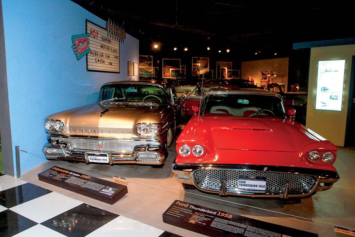 Automóviles en Exhibición  / Foto: José Chang