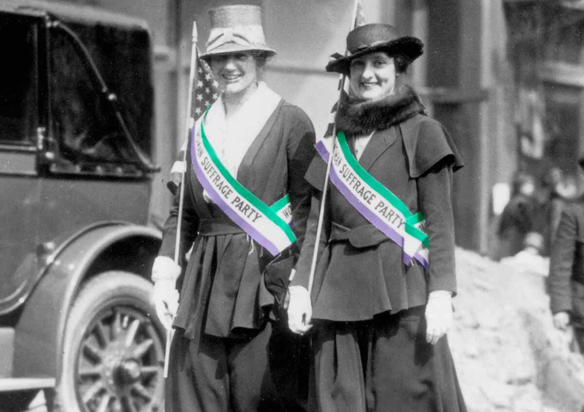 Color morado día de la mujer
