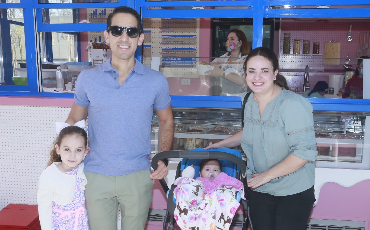 Emelia Cuellar, Jorge Cuellar, Lucia Cuellar y Lucia  Saenz