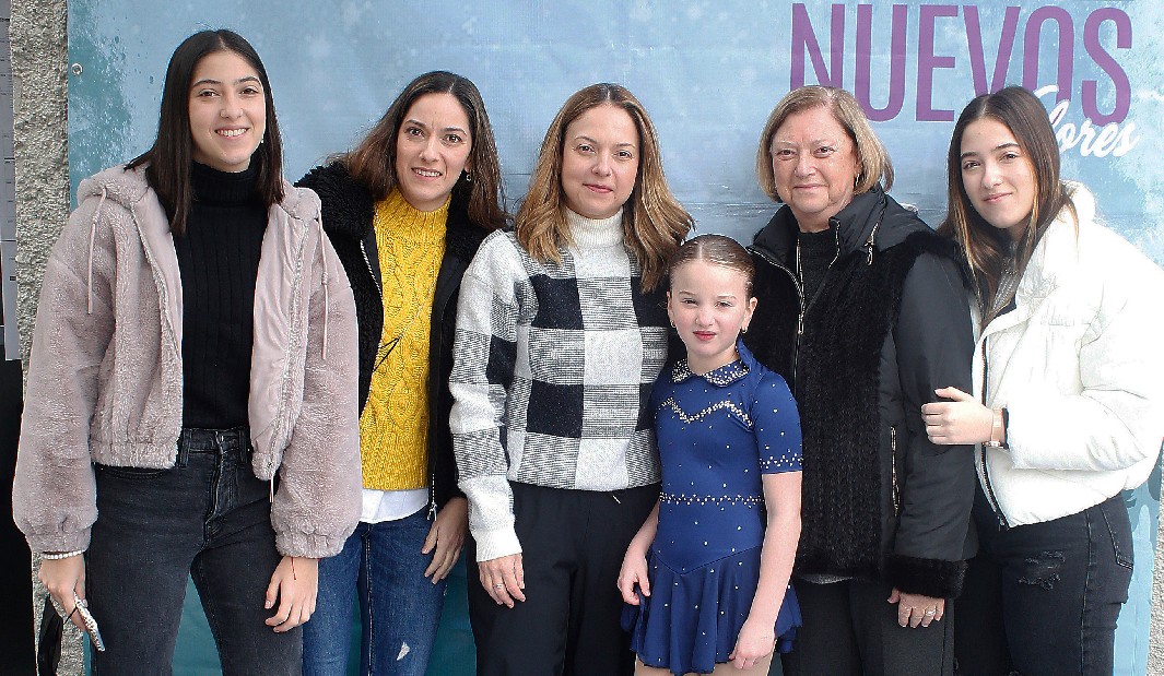 Fernanda Villanueva,Patricia Garza ,Mariana Fernández, Luis Fernández, Patricia González de Garza y Patricia Villanueva