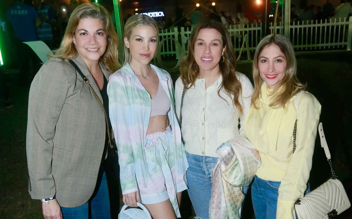 Laura Garza, Andy Benavides, Miryam Salas de Lobo y Vanessa Villarreal de Martínez