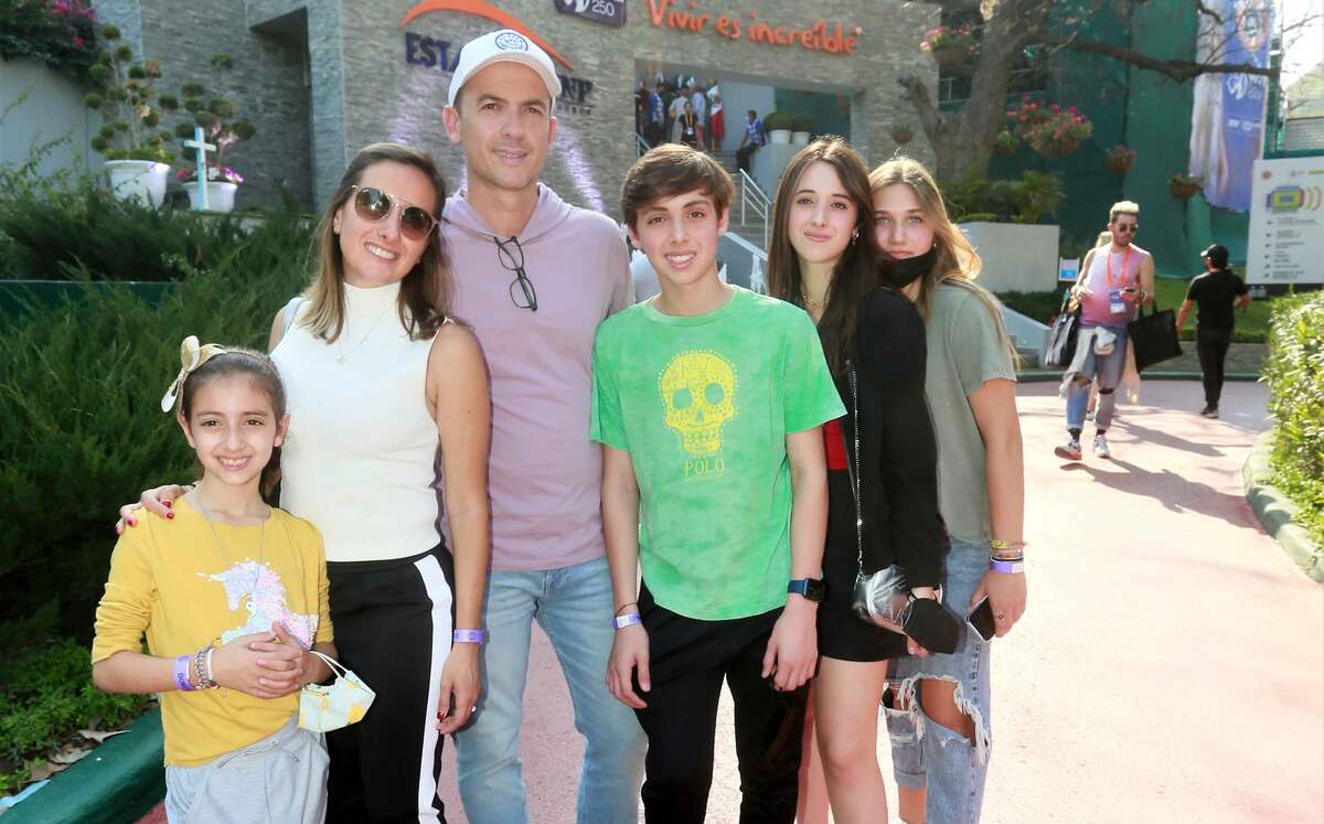 Marian Cueva, Martha García de Cueva, Andrés Cueva, Federico Cueva, Eugenia Cueva y Baby García