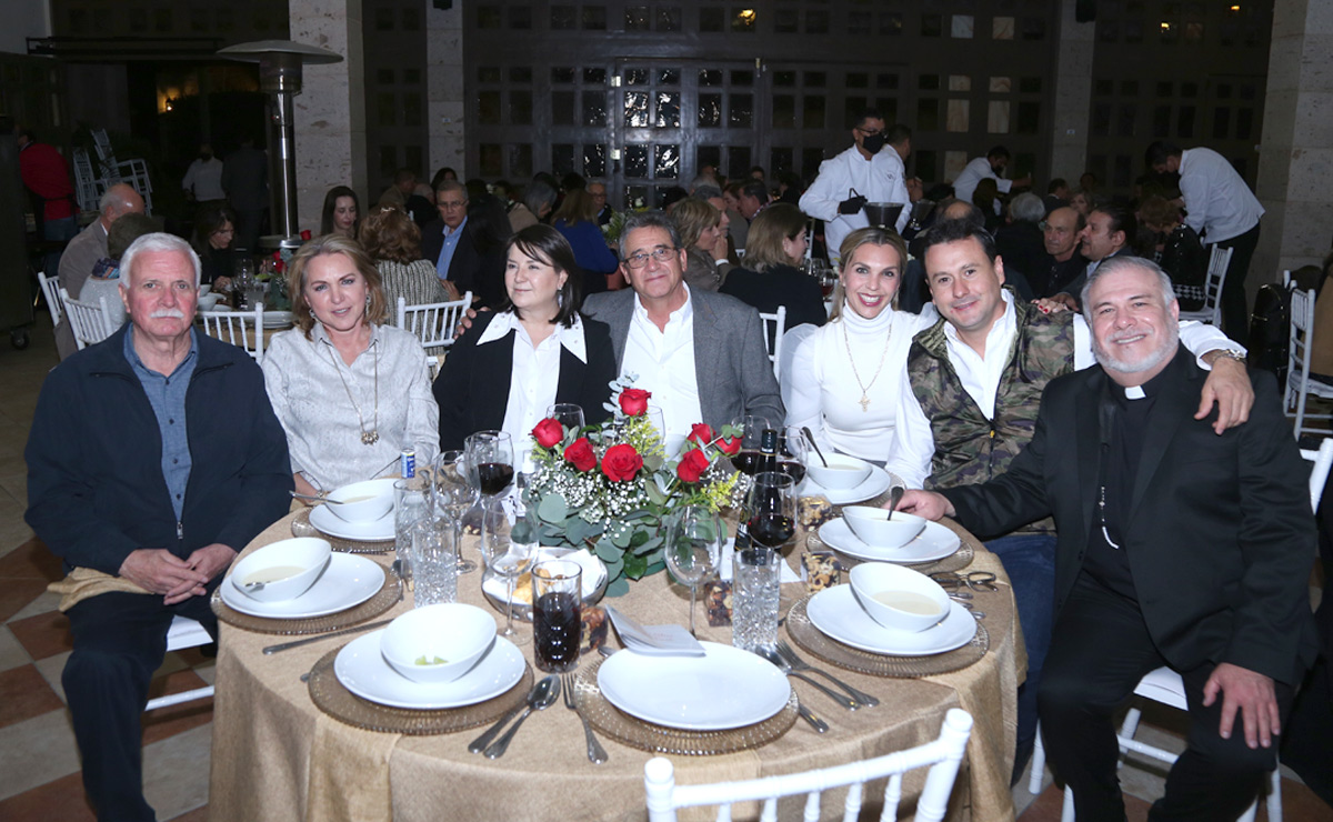 Micky, Ana Laura, Paty, Alfredo, Karla, Héctor y Miguel Ángel