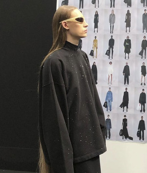 BACKSTAGE  BALENCIAGA 360° FASHION SHOW WINTER 22 (VIA INSTAGRAM @demnagram)