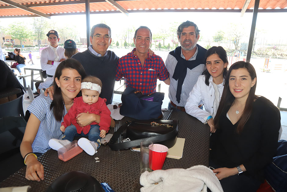 Denisse Orozco, Regina Rodríguez, Francisco Orozco, Mario Ochoa, Rodrigo Gómez, Fer Orozco y Ana Karen Orozco