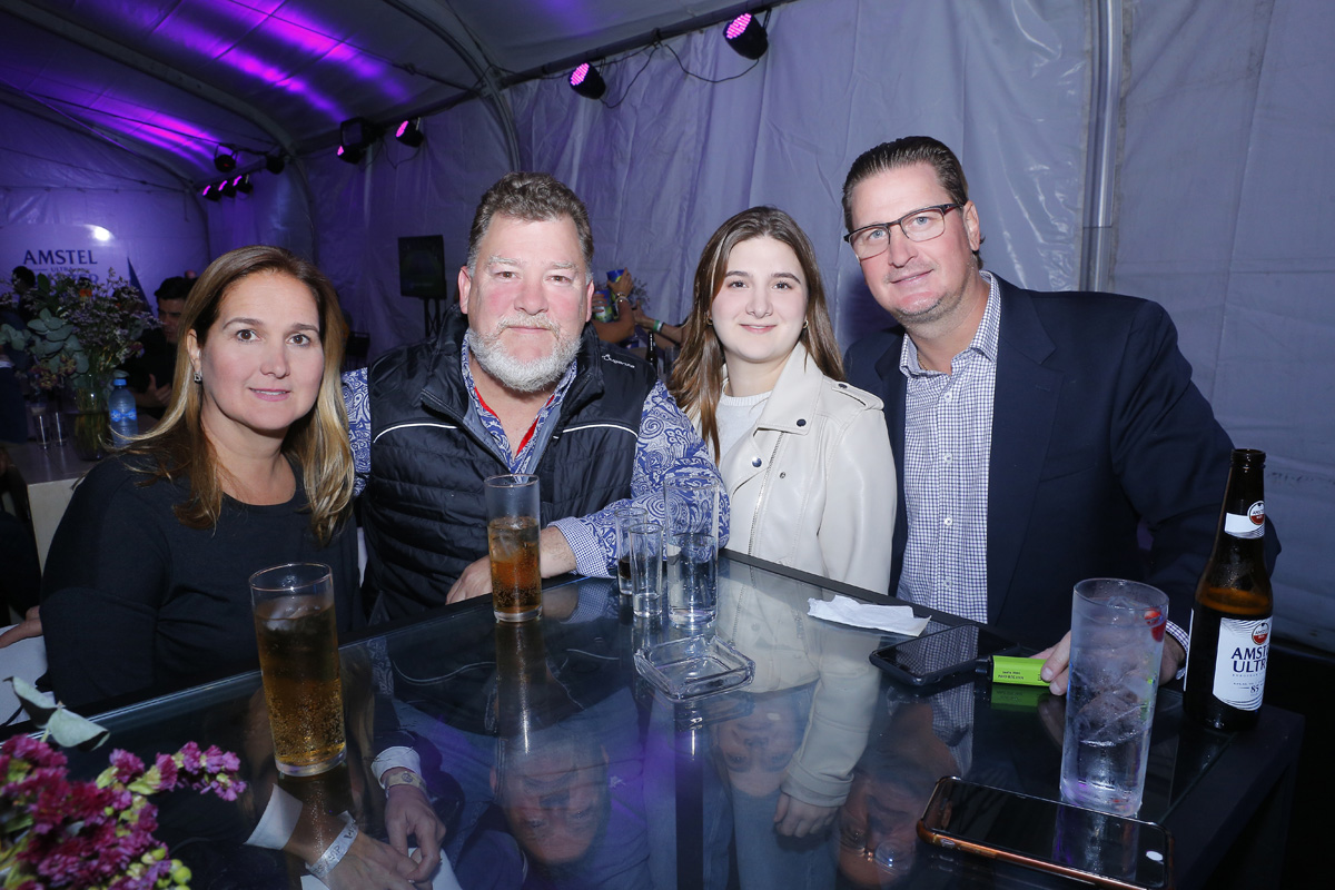 Maggy Sagaón de Boughton, Erick Boughton, Bárbara Boughton y Carlos Sagaón