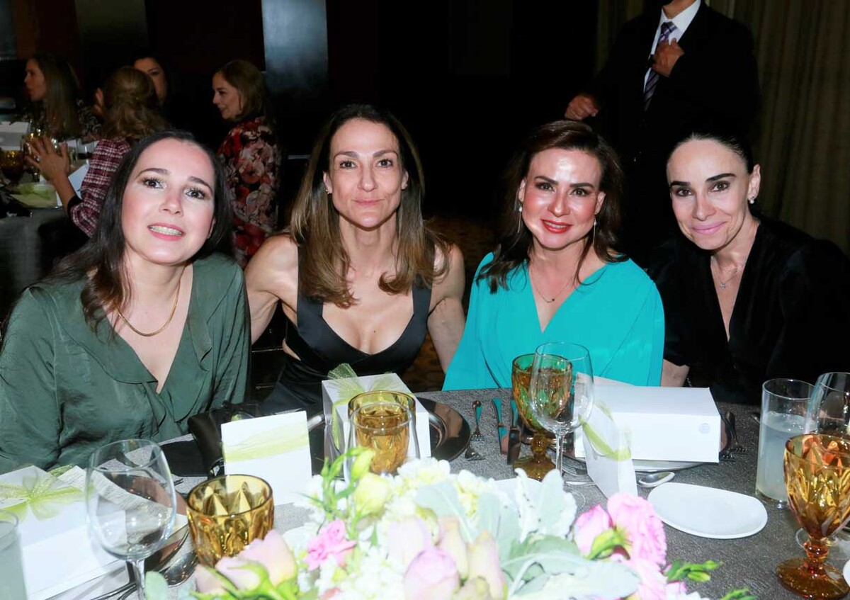 Mónica de Avecedo, Karla Wolberg, Vero Tamez y Edna Yga