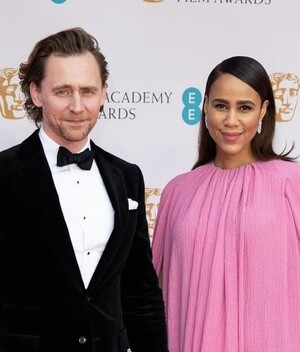 Tom Hiddleston y Zawe Ashton se comprometen. (Foto: Instagram).