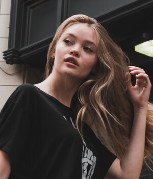 Cómo lavar la ropa negra para que no pierda el color. (Foto: UnSplash).