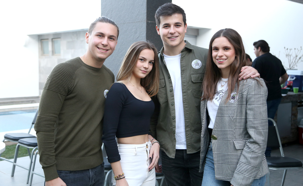 Agustín, Ángela, Alejandro y Alejandra