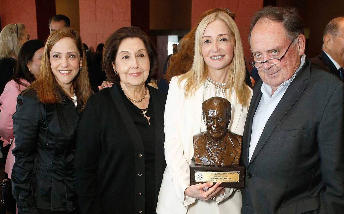 Lorenza Herrera de Ballesteros, Magdalena Garza de Herrera, Bárbara Herrera de Garza y Armando Garza Sada