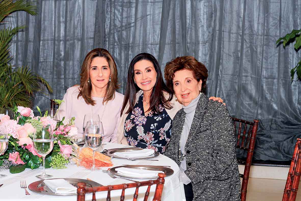 Rebeca Zorrilla, Graciela Zorrilla y Graciela Garza / Foto: José Chang