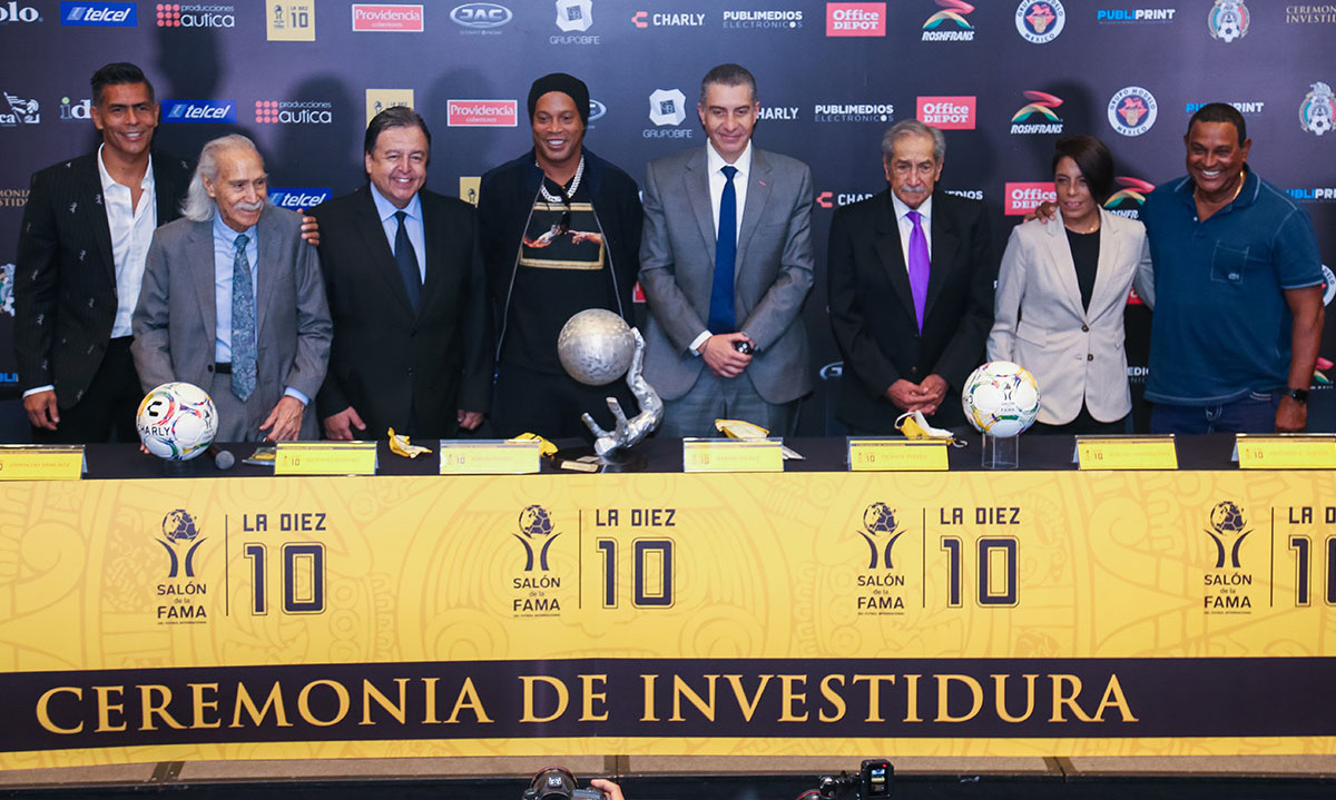 OSWALDO SÁNCHEZ, JESÚS DEL MURO, ANTONIO MORENO, RONALDINHO, MARTÍN PELÁEZ, VICENTE PEREDA, MARIBEL DOMÍNGUEZ Y ANTONIO CARLOS SANTOS