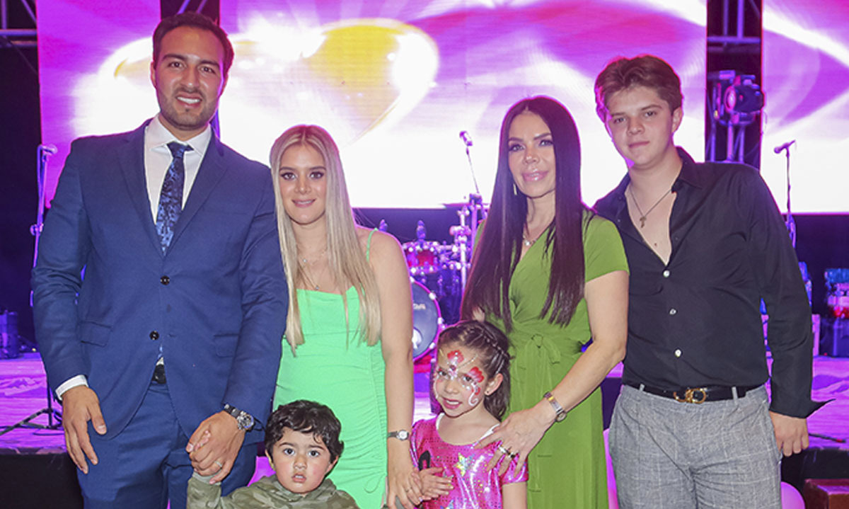 CÉSAR DE LUCIO, CAMILA ARRIAGA, GABRIELA ARRIAGA, CARLOS ARRIAGA, JUAN PABLO DE LUCIO Y HELEN ARRIAGA