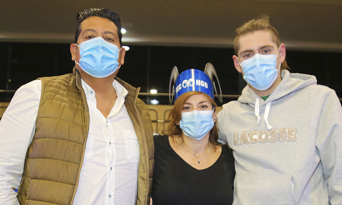 MIGUEL ÁNGEL GÓMEZ, ILSE ESPINOSA Y CRISTOBAL GÓMEZ