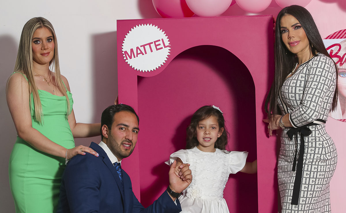 CAMILA ARRIAGA, CÉSAR DE LUCIO, HELEN ARRIAGA Y GABRIELA ARRIAGA (FOTOS: ARTURO VALDEZ)