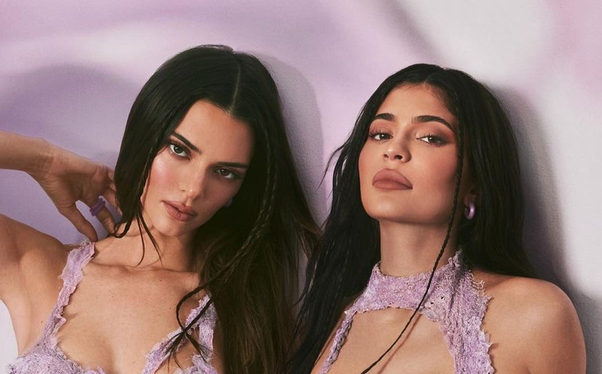 Kylie y Kendall Jenner posan juntas con los looks lavandas más arriesgados. (Foto: Instagram).
