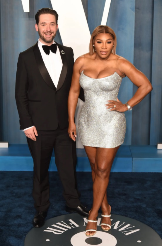 Alexis Ohanian y Serena Williams en Versace