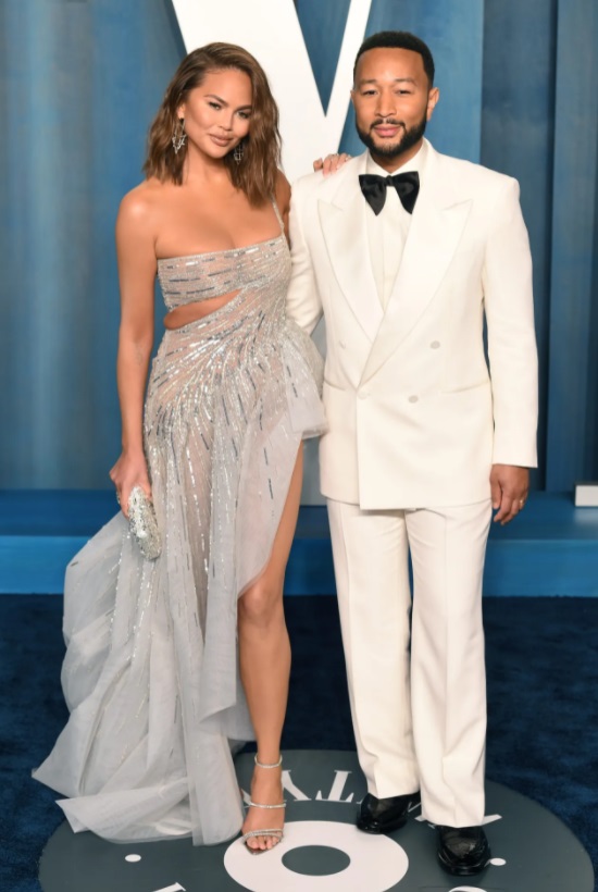 Chrissy Teigen y John Legend en Georges Hobeika y Gucci