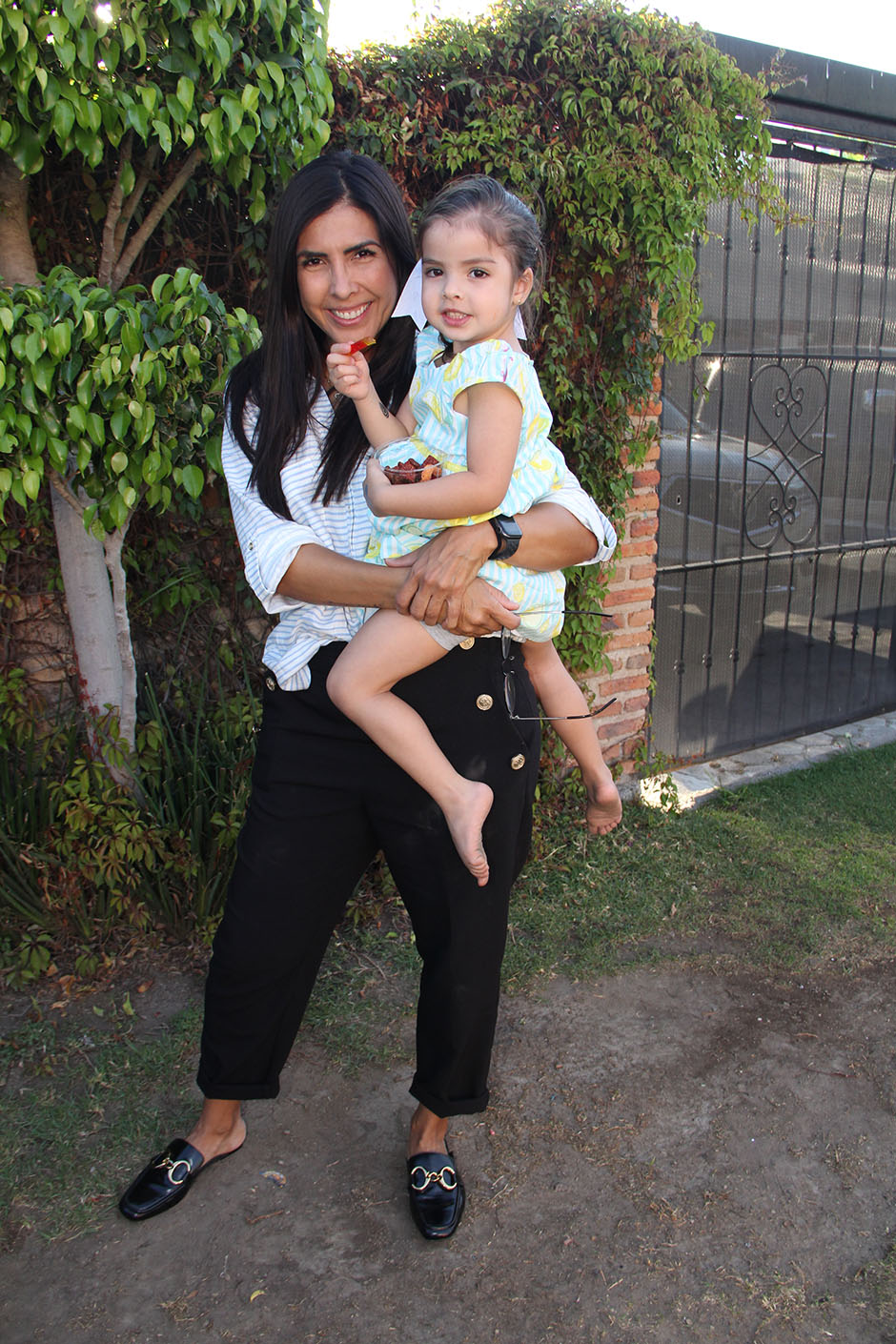 Gabriela Arias y Loretta Acosta.