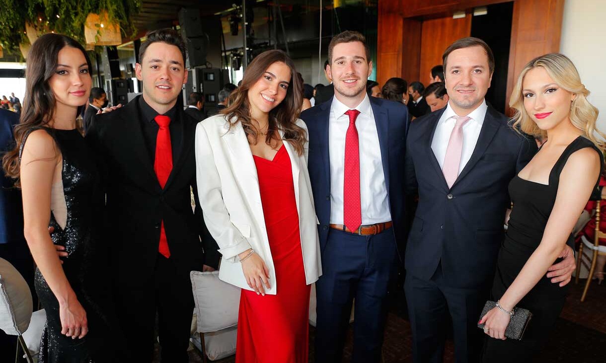 Angela García, Alejandro Zarate, Daniela Hernández, Arturo Asataburuaga, Roberto Parás y Sophia Athanasakis
