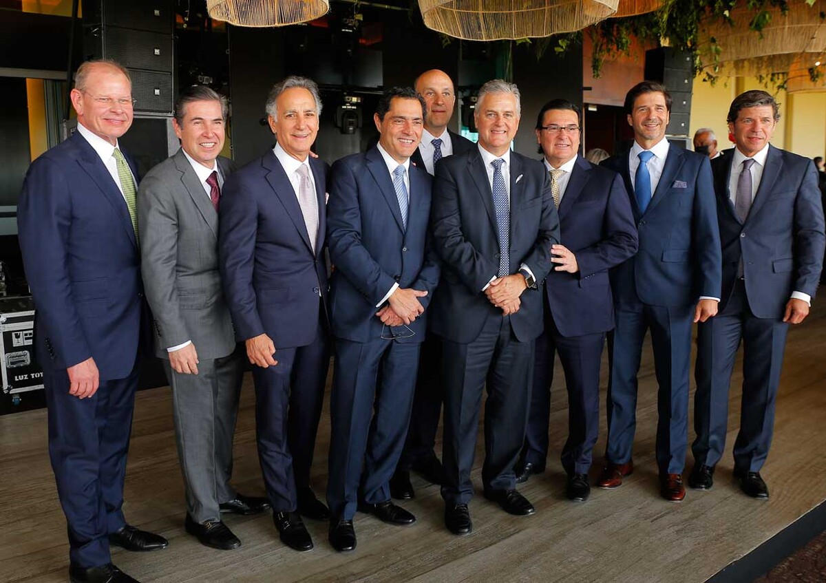 Luis Cetto, Carlos García, Mario Davila, Sergio Argüelles, Gonzalo Escamez, Juan Carlos Herrera, Sergio Gutierrez,  Eugenio Sada y José Alberto Her