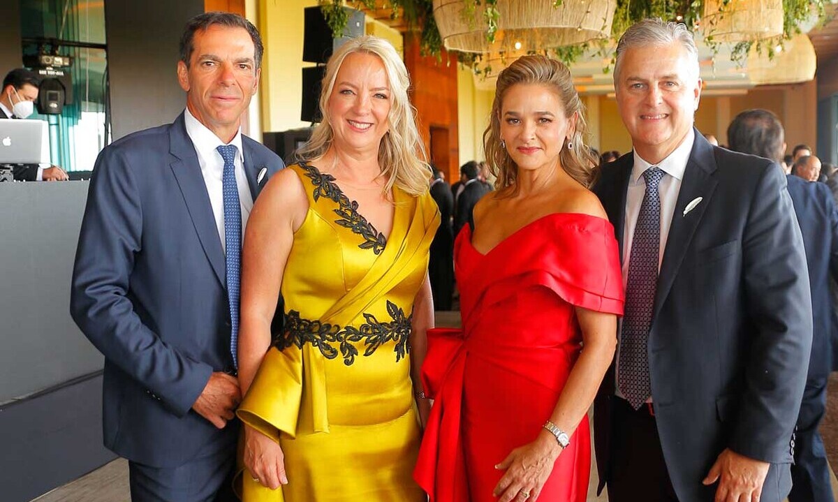 PAPÁS DEL NOVIO. Carlos Bianchezi, Cleide Mucchiutti,  Gonzalo Escamez Sada y Erika Polin de Escamez
