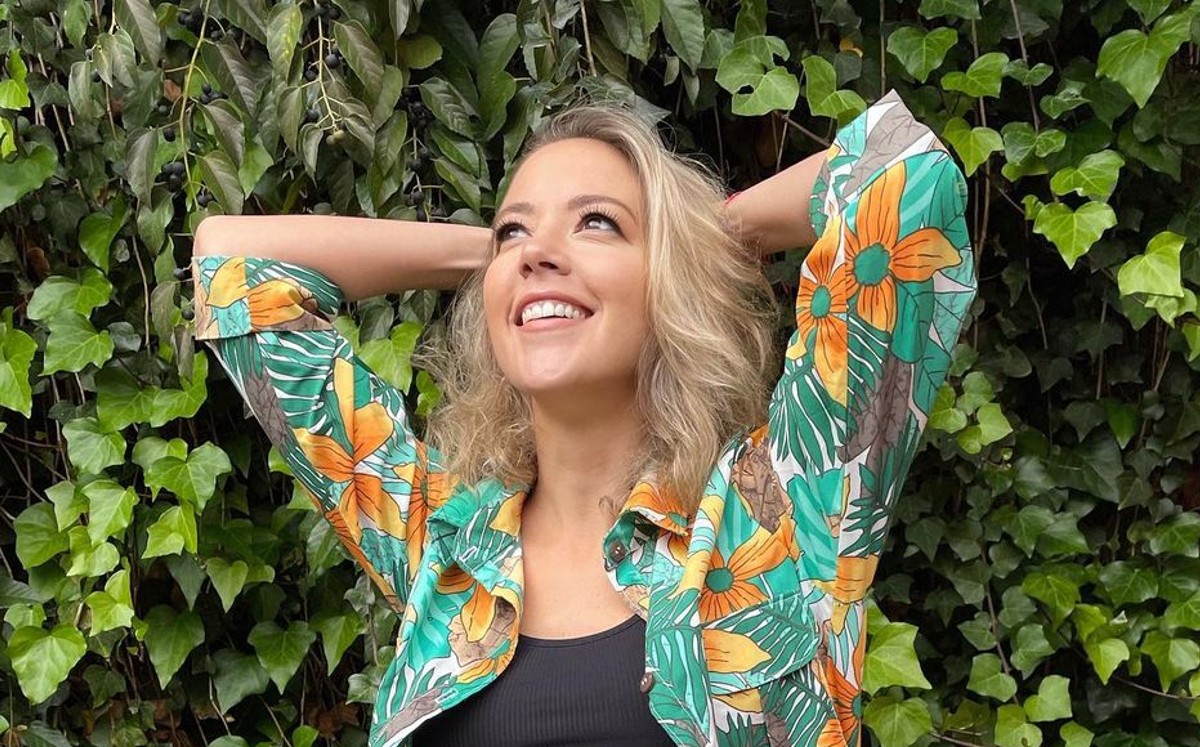 Fernanda Castillo posa en bikini y envía mensaje de amor propio. (Foto: Instagram).