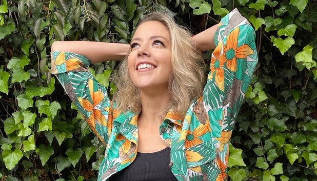 Fernanda Castillo posa en bikini y envía mensaje de amor propio. (Foto: Instagram).