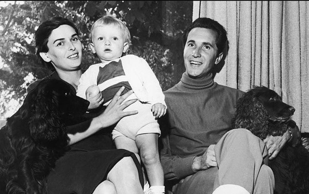 Nació como Luis Miguel González Bosé en la Ciudad de Panamá el 3 de abril de 1956