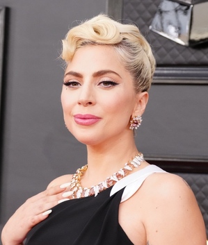Lady Gaga brilla en los Grammys 2022 con vestido semitransparente (Foto: Getty Images)