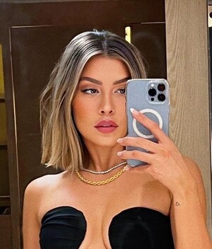 Michelle Salas tiene el minivestido perfecto para salir de fiesta. (Foto: Instagram).
